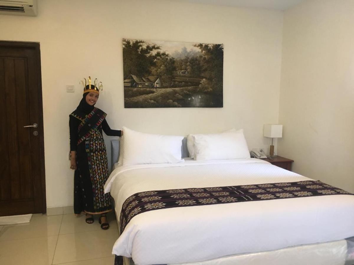 Kalton Hotel Лабуан Баджо Екстериор снимка