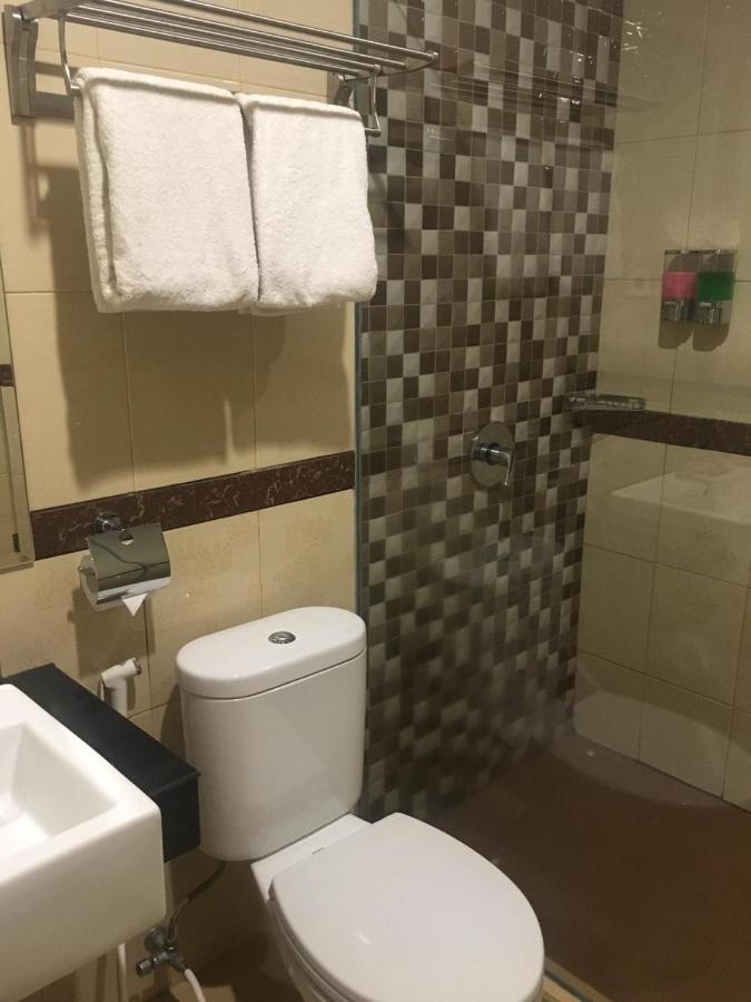 Kalton Hotel Лабуан Баджо Екстериор снимка